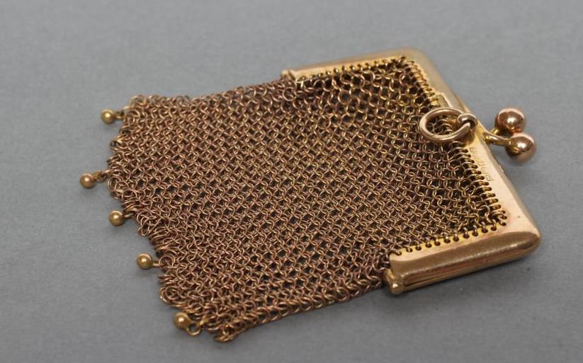 A GEORGE V 9CT GOLD MINIATURE RETICULE, Birmingham 1911, with hinged clasp and hanging loop, frame Image