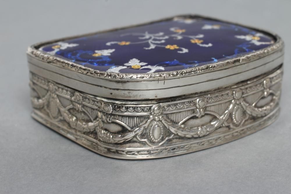 A GERMAN TABLE SNUFF BOX Image