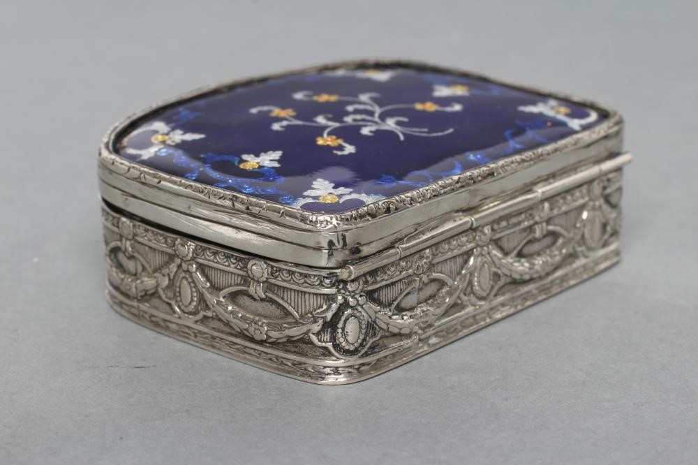 A GERMAN TABLE SNUFF BOX Image