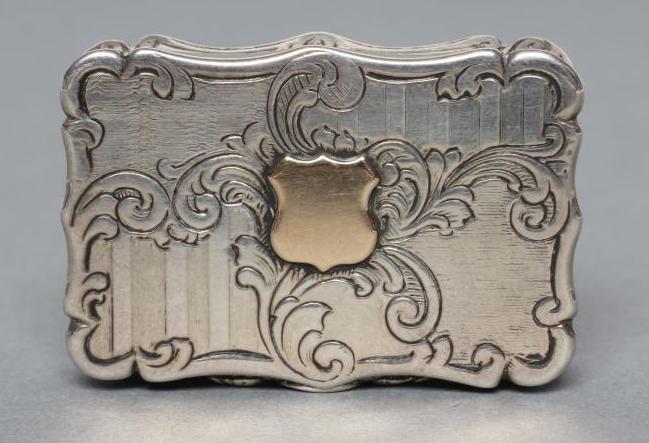 AN EARLY VICTORIAN SILVER VINAIGRETTE Image