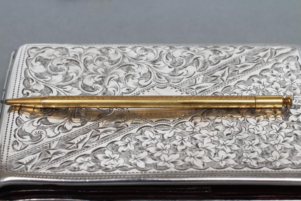 A LATE VICTORIAN SILVER AIDE MEMOIRE Image