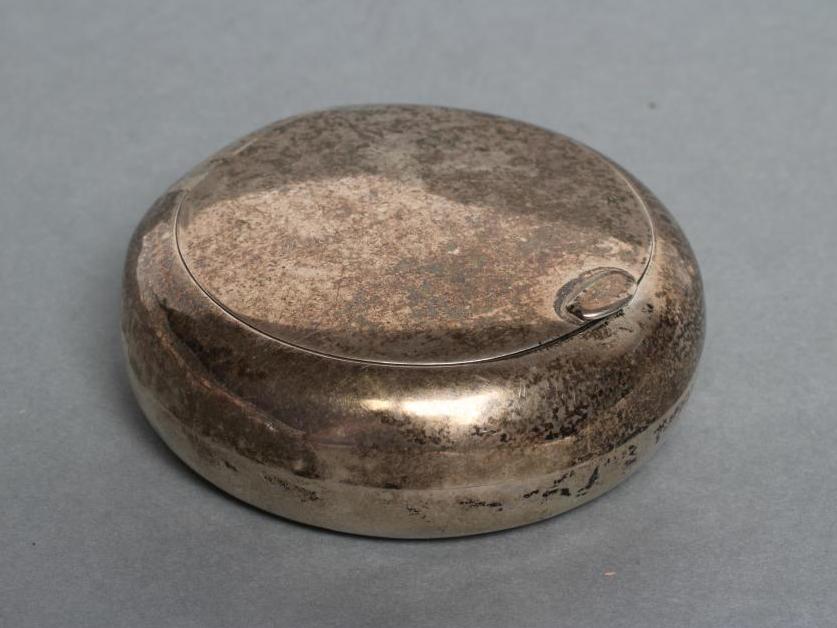 A GEORGE V SILVER SNUFF BOX, maker George Unite, Birmingham 1911, of plain cushion form with flat Image