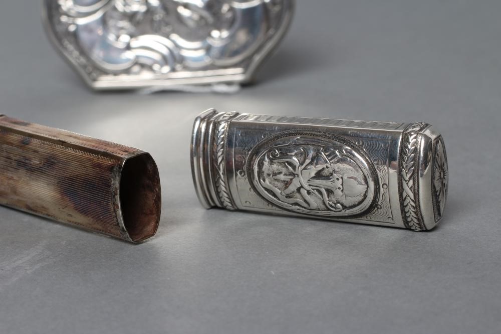 A GEORGE I SILVER SNUFF BOX Image