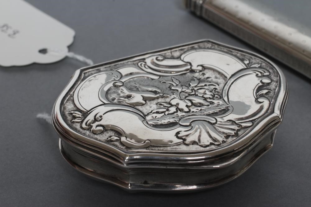 A GEORGE I SILVER SNUFF BOX Image