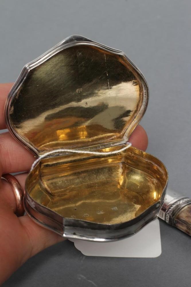 A GEORGE I SILVER SNUFF BOX Image