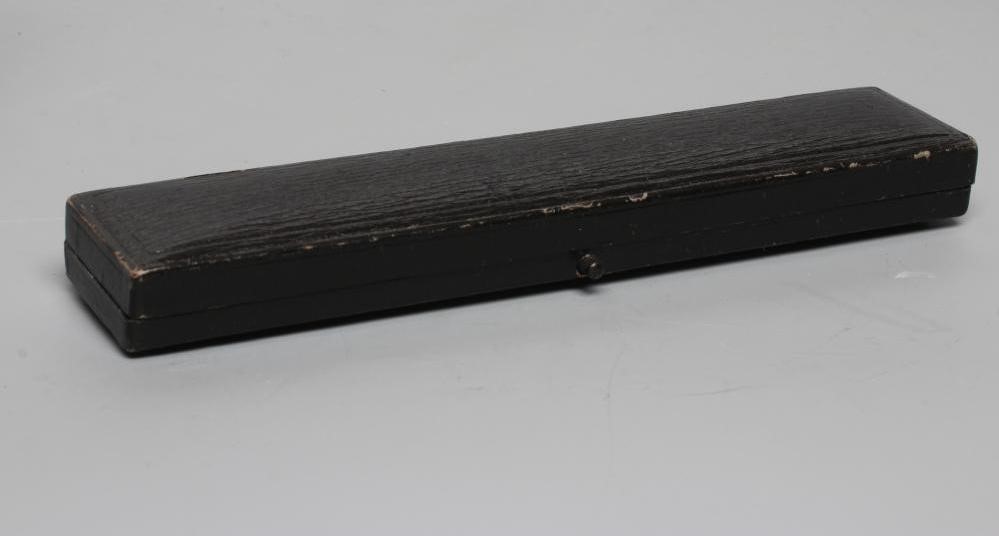 A SET OF SIX LATE VICTORIAN ART NOUVEAU SILVER BUTTONS, maker Saunders & Shepherd, Birmingham 1901, Image