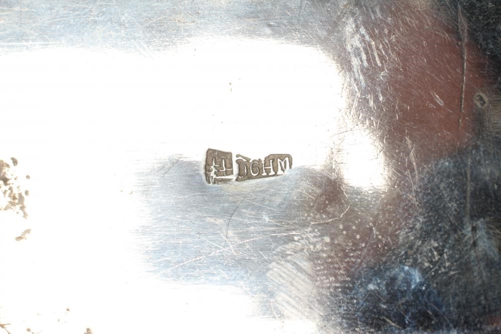 A CHINESE DRESSING TABLE BOX, maker Wang Hing & Co., Canton Shanghai pre 1941, of plain oblong form, Image