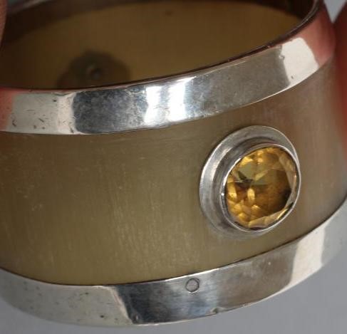 A PAIR OF STERLING SILVER IONA MENU HOLDERS Image