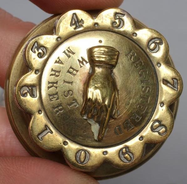 A PAIR OF STERLING SILVER IONA MENU HOLDERS Image