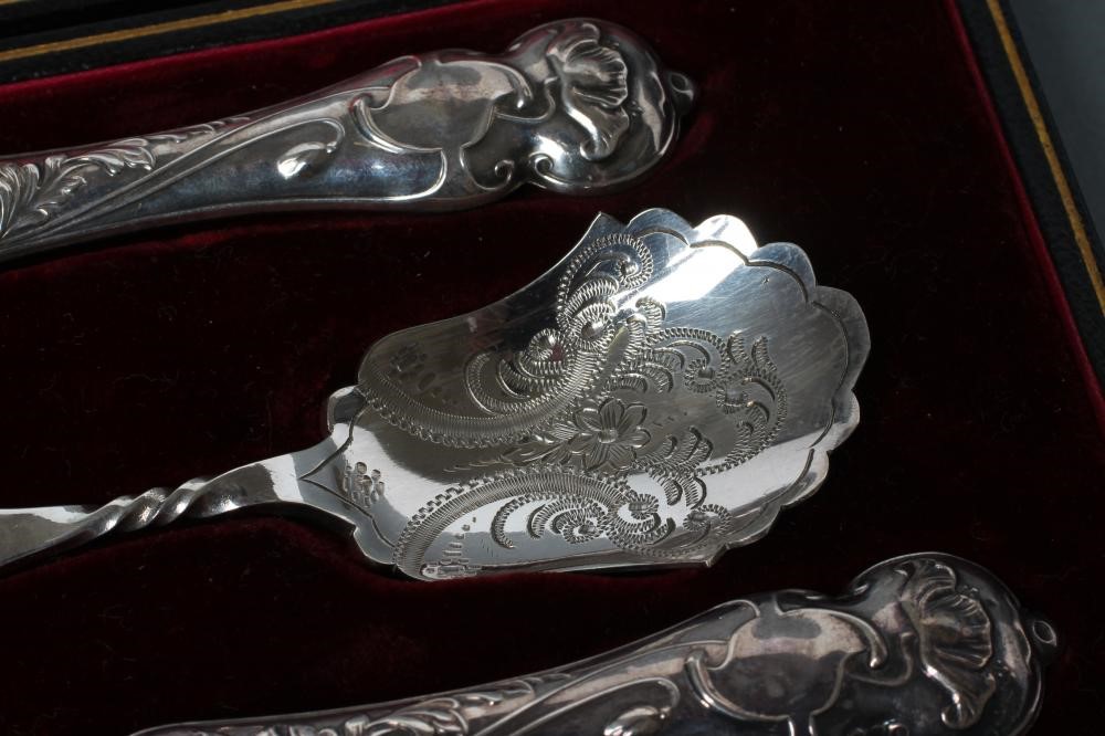 AN EDWARDIAN SILVER THREE PIECE AFTERNOON TEA SERVING SET Image