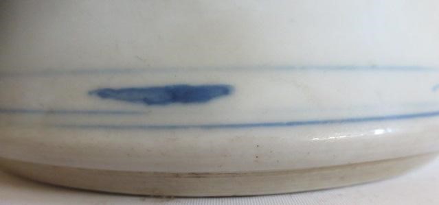 A CHINESE PORCELAIN VASE of inverted baluster form Image