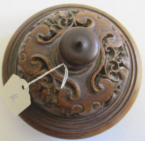 A CHINESE PORCELAIN VASE of inverted baluster form Image