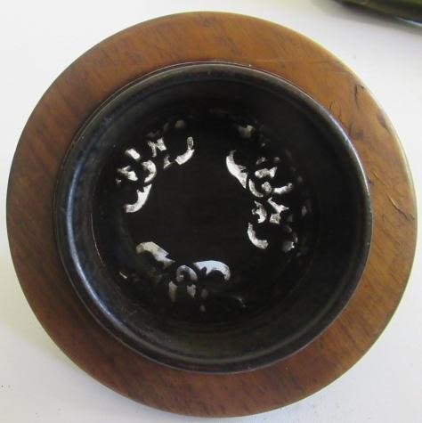 A CHINESE PORCELAIN VASE of inverted baluster form Image