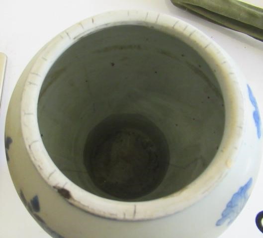 A CHINESE PORCELAIN VASE of inverted baluster form Image