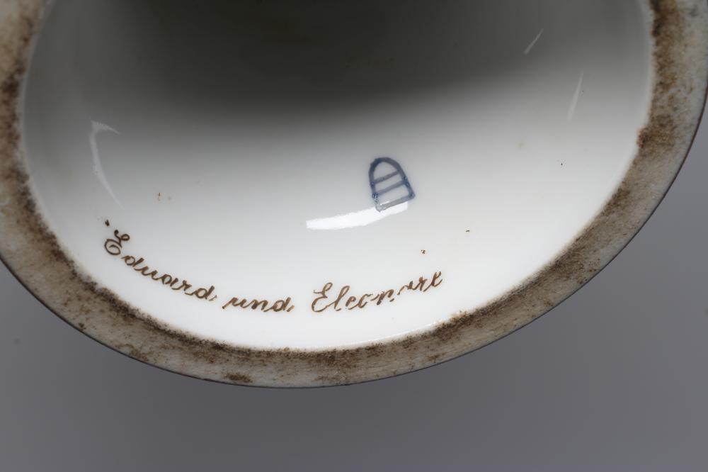 A VIENNA PORCELAIN TWO HANDLED VASE AND COVER Image