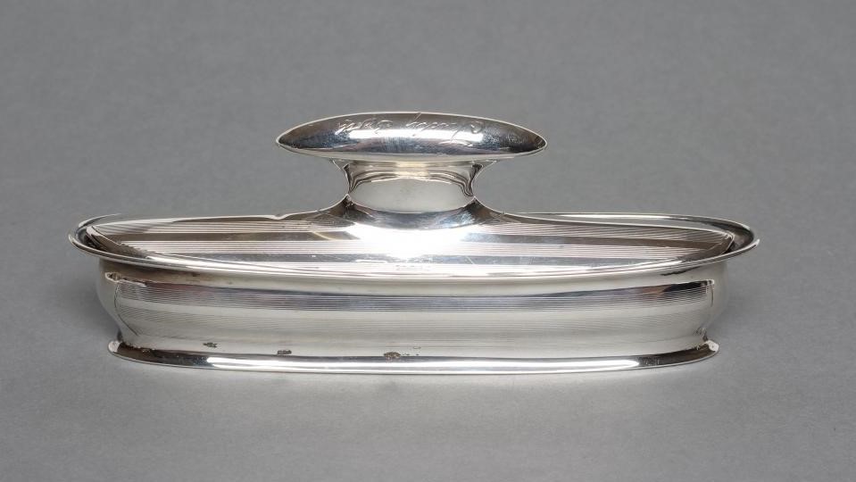 A SIX PIECE DRESSING TABLE SET Image