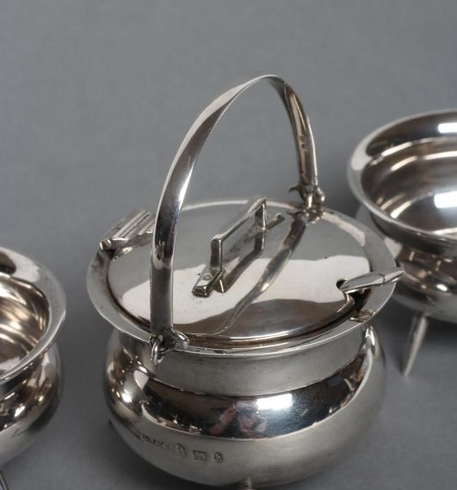 A LATE VICTORIAN NOVELTY THREE PIECE SILVER CAULDRON CRUET Image