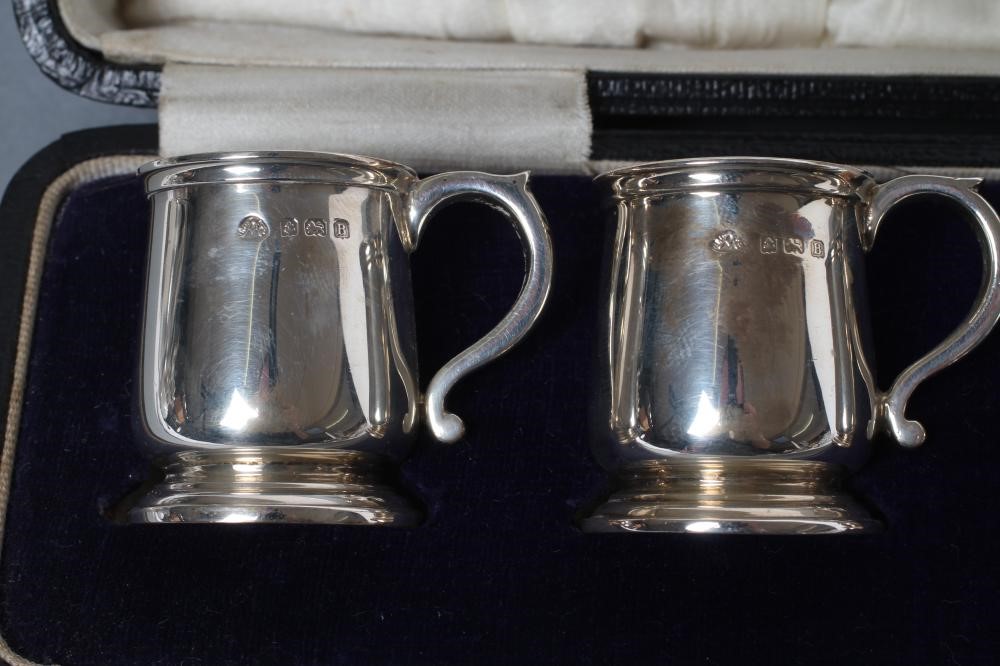A SET OF SIX MINIATURE SILVER MUGS Image