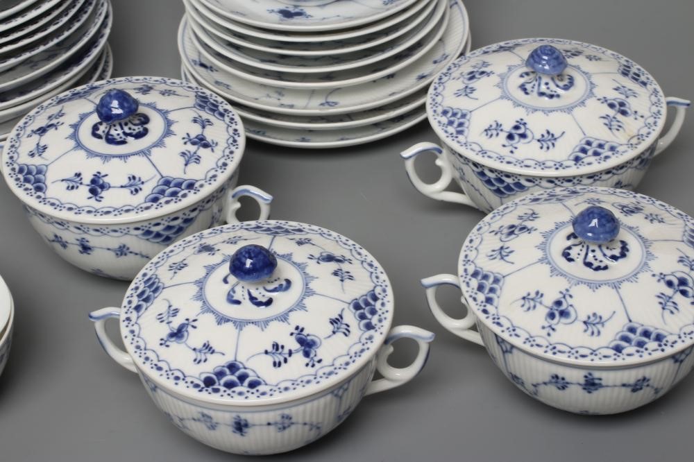 A COLLECTION OF ROYAL COPENHAGEN PORCELAIN TABLEWARE Image