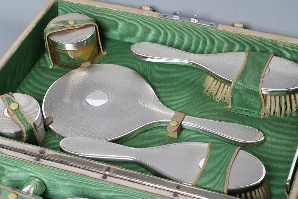 AN ART DECO TRAVELLING CASE Image