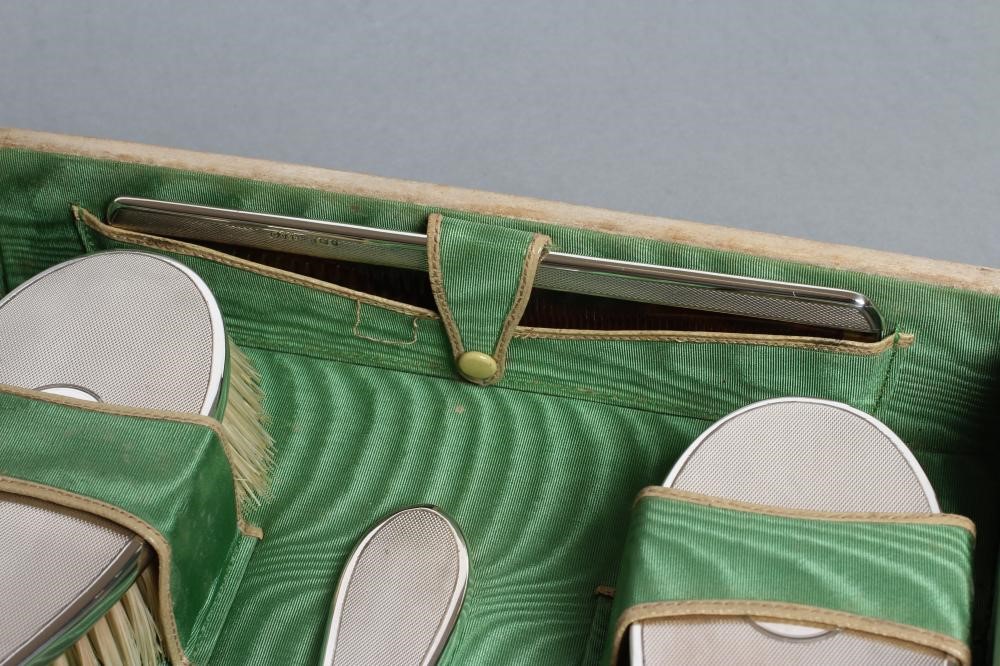 AN ART DECO TRAVELLING CASE Image