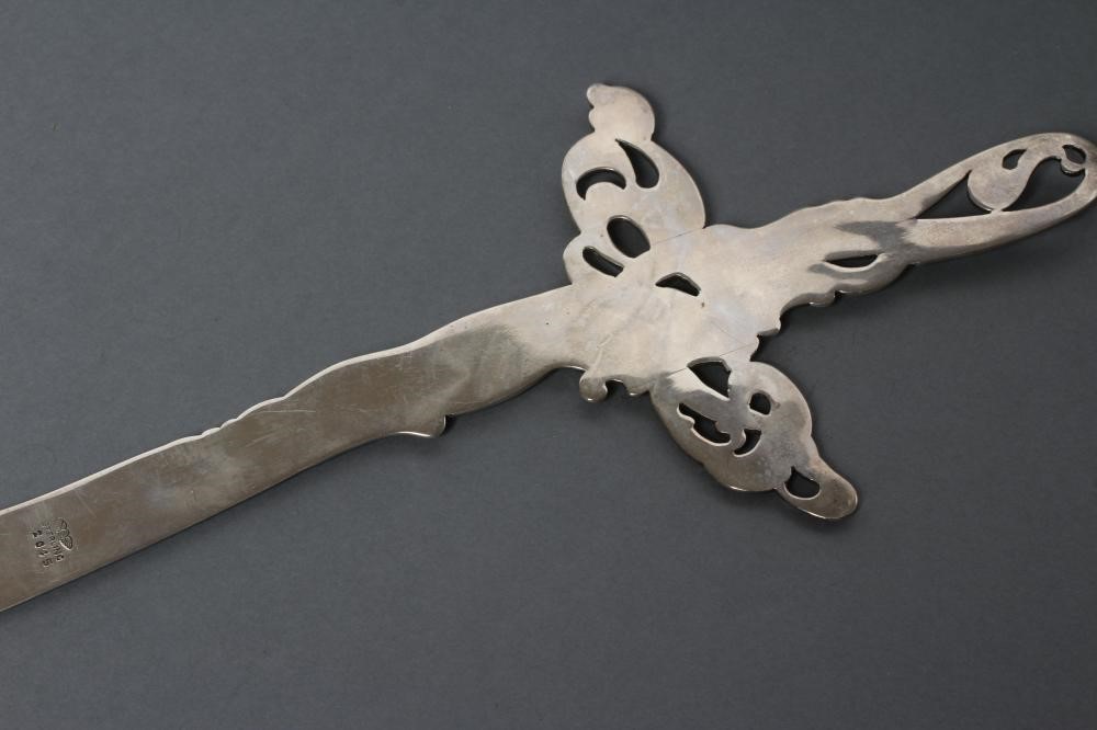 AN ART NOUVEAU STYLE SILVER PAPER KNIFE Image