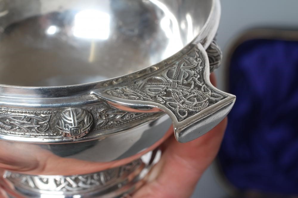 AN EDWARDIAN SILVER CELTIC STYLE PORRINGER Image