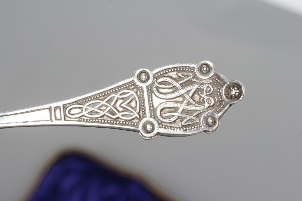 AN EDWARDIAN SILVER CELTIC STYLE PORRINGER Image