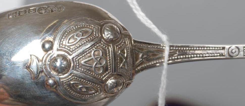 AN EDWARDIAN SILVER CELTIC STYLE PORRINGER Image