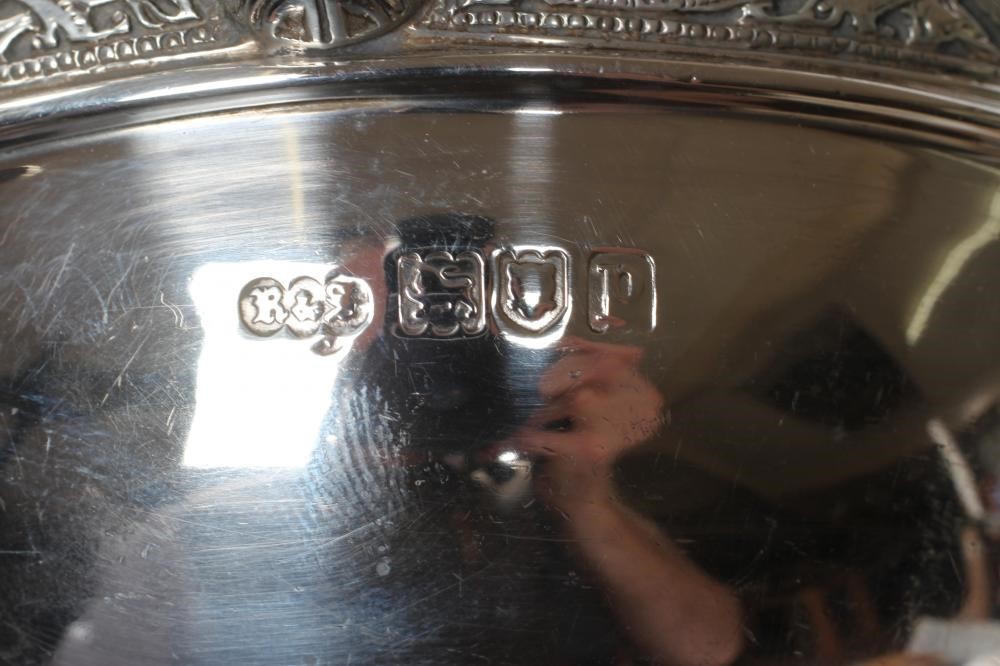 AN EDWARDIAN SILVER CELTIC STYLE PORRINGER Image