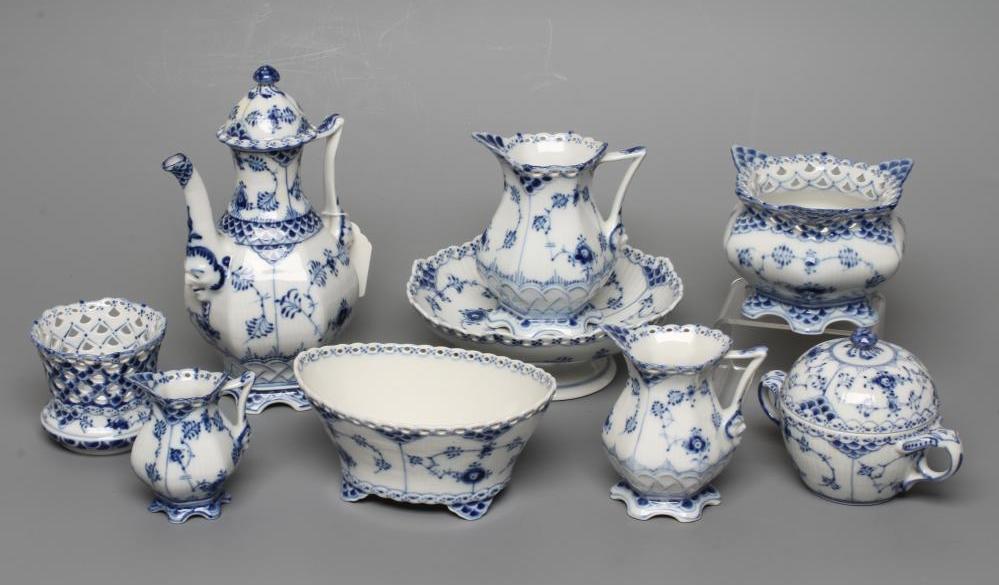 A COLLECTION OF ROYAL COPENHAGEN PORCELAIN TABLEWARE Image
