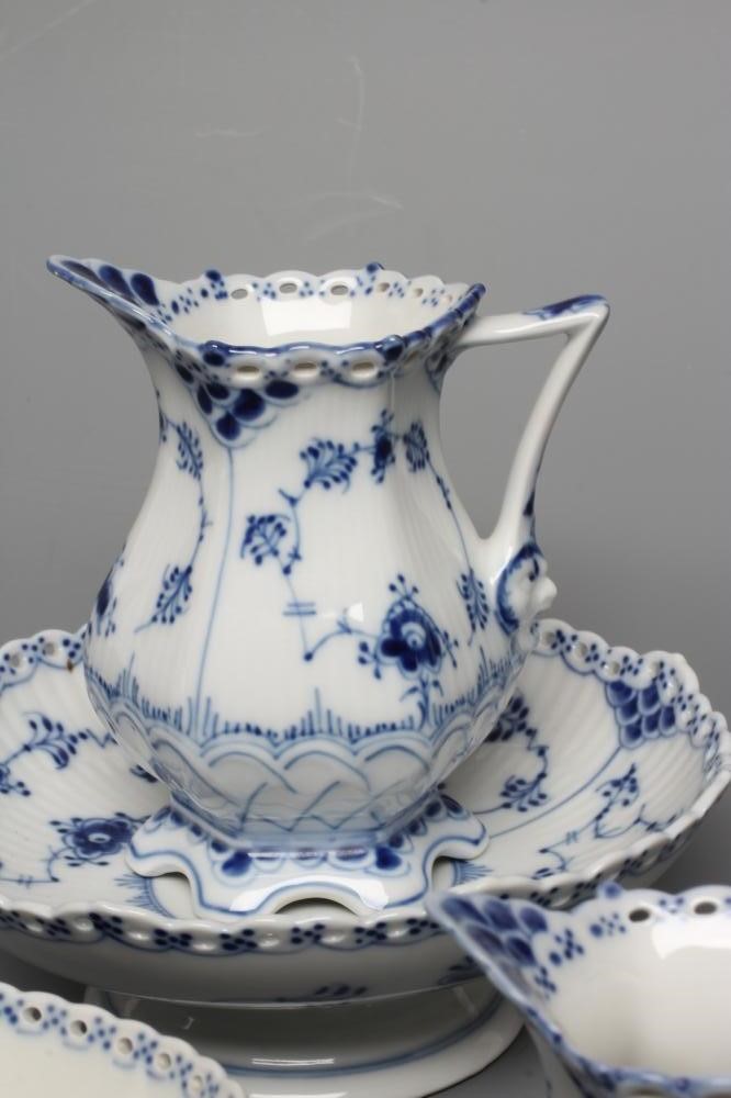 A COLLECTION OF ROYAL COPENHAGEN PORCELAIN TABLEWARE Image