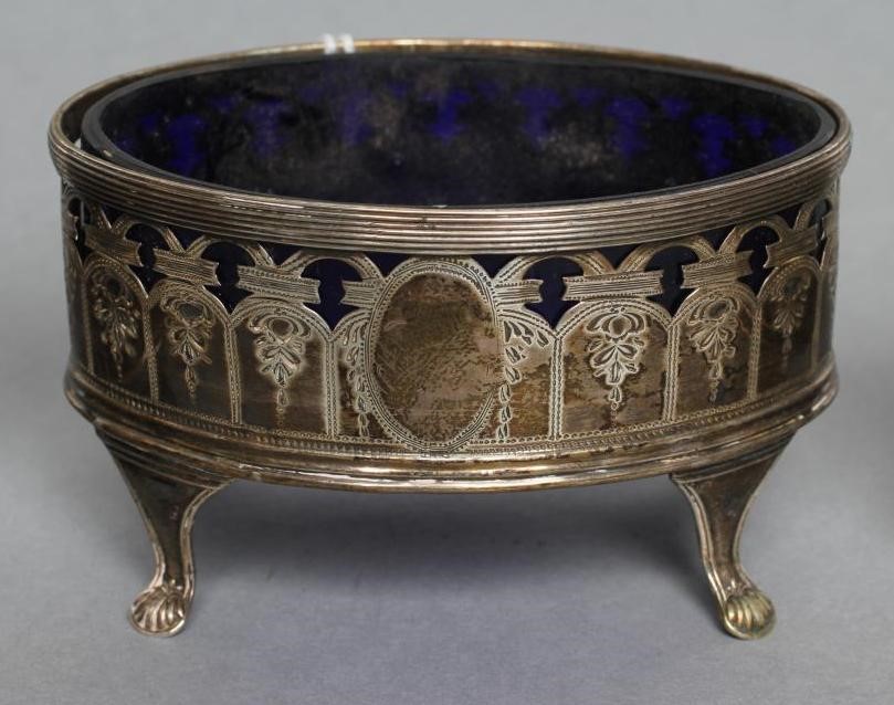 A PAIR OF GEORGE III SILVER SALTS Image