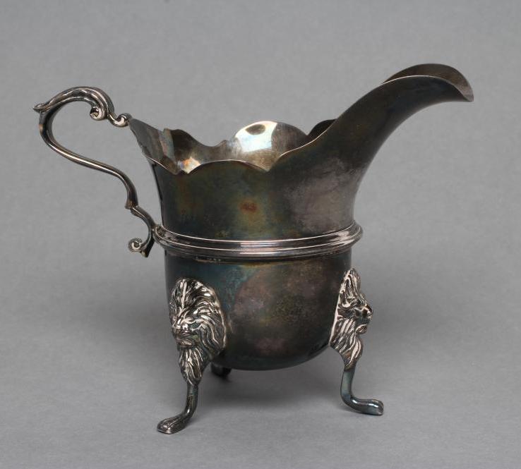 A GEORGIAN STYLE SILVER CREAM JUG Image