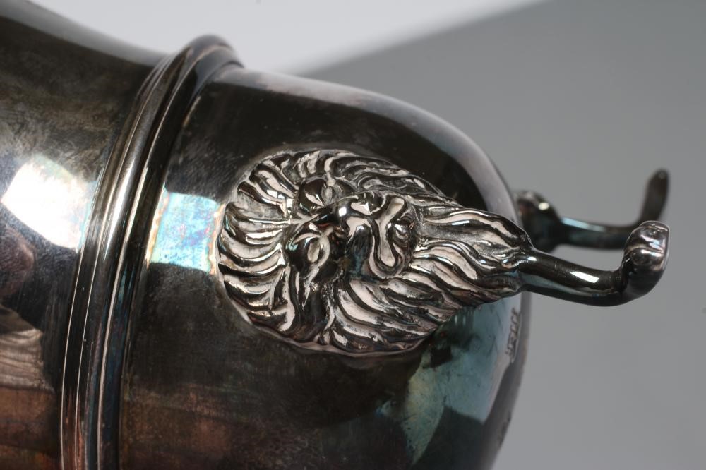 A GEORGIAN STYLE SILVER CREAM JUG Image