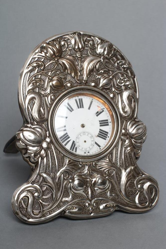 AN EDWARDIAN EASEL BACK SILVER POCKET WATCH STAND Image