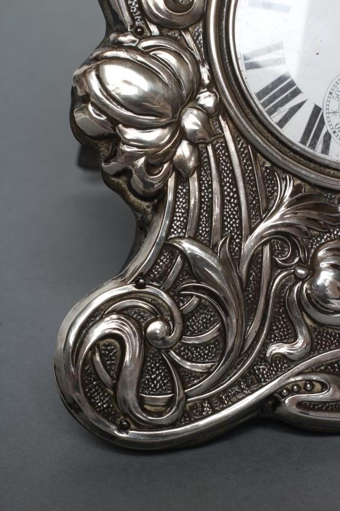 AN EDWARDIAN EASEL BACK SILVER POCKET WATCH STAND Image