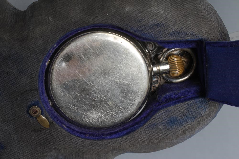 AN EDWARDIAN EASEL BACK SILVER POCKET WATCH STAND Image