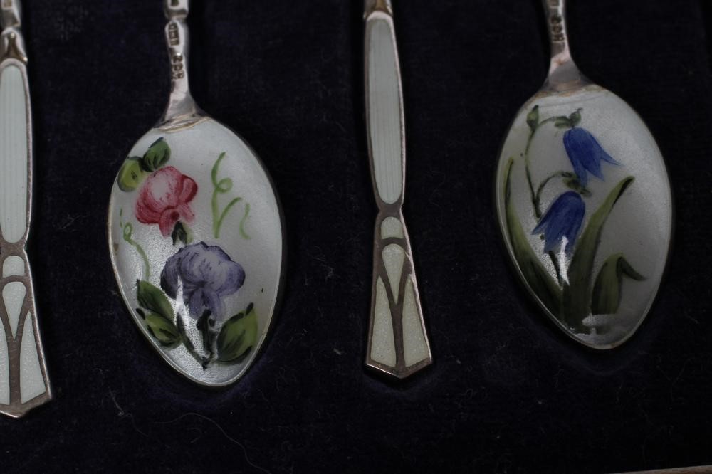 A SET OF SIX SILVER COFFEE SPOONS Image