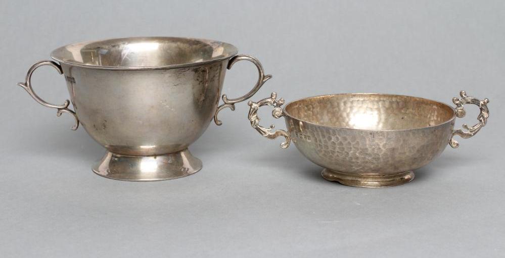 AN EDWARDIAN SILVER PORRINGER Image