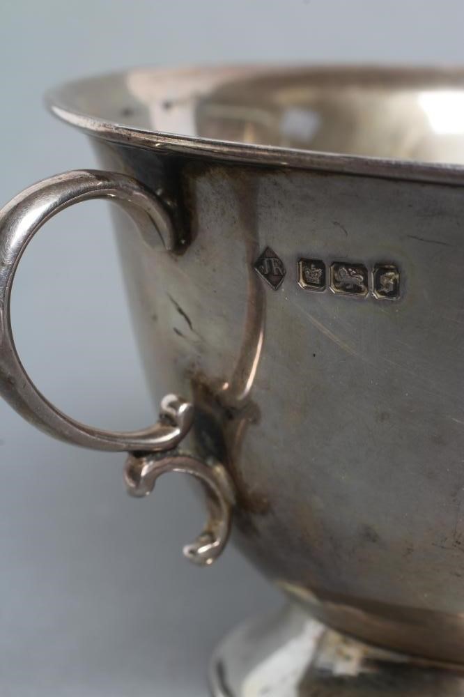 AN EDWARDIAN SILVER PORRINGER Image