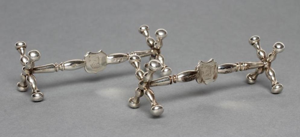 A PAIR OF VICTORIAN SILVER KNIFE RESTS Image