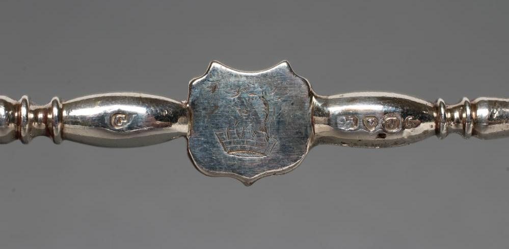 A PAIR OF VICTORIAN SILVER KNIFE RESTS Image