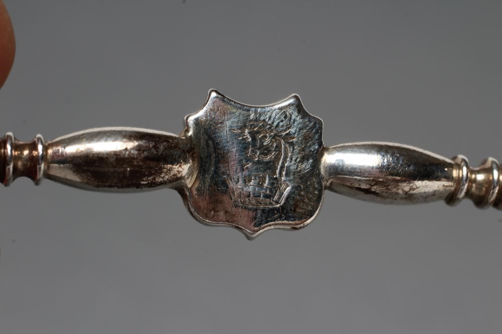 A PAIR OF VICTORIAN SILVER KNIFE RESTS Image