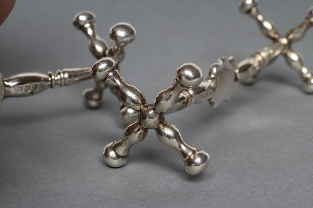 A PAIR OF VICTORIAN SILVER KNIFE RESTS Image