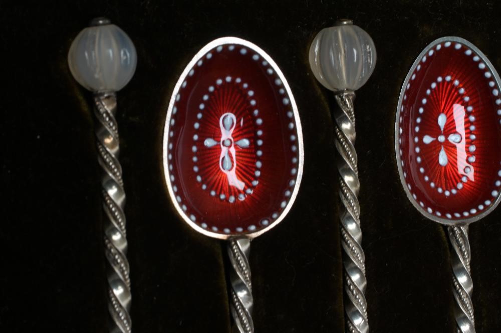 A SET OF SIX LATE VICTORIAN RUSSIAN STYLE SILVER TEASPOONS Image