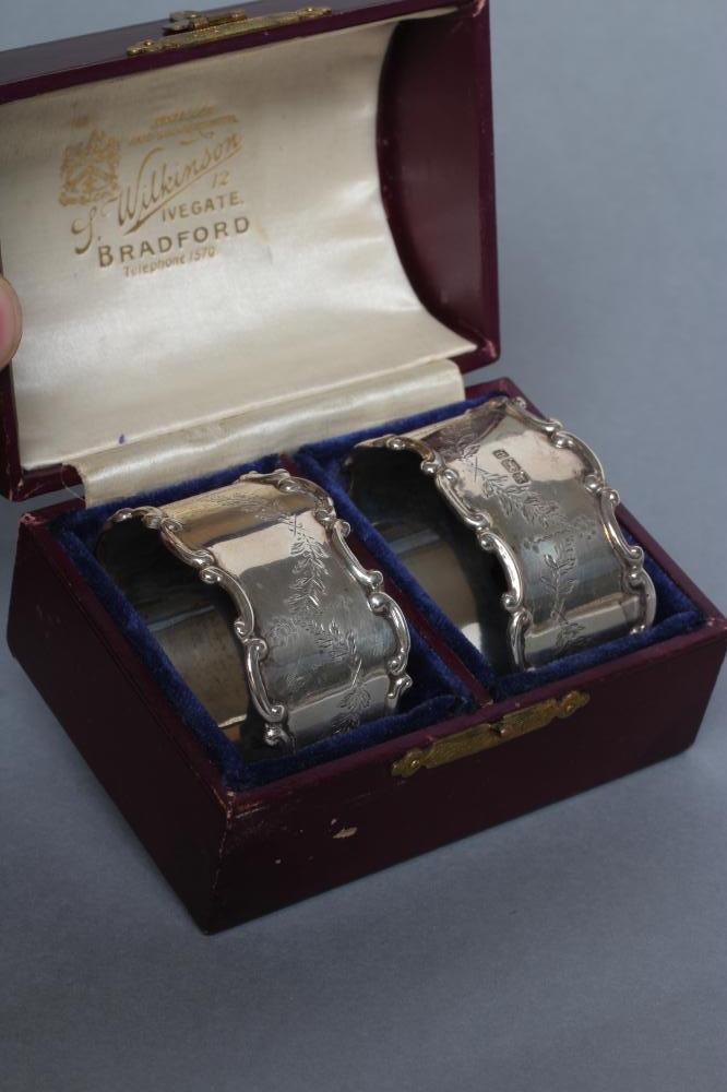 A PAIR OF GEORGE V SILVER NAPKIN RINGS Image