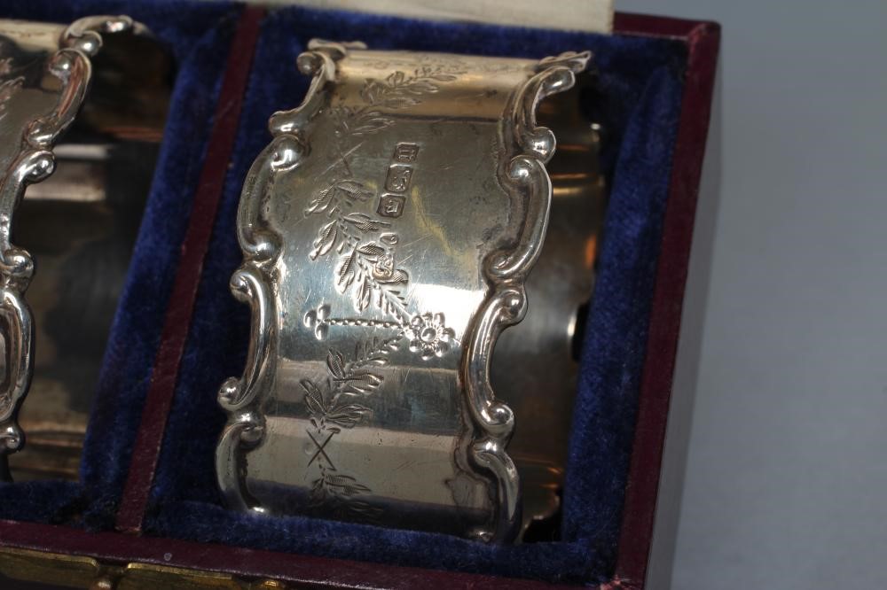 A PAIR OF GEORGE V SILVER NAPKIN RINGS Image