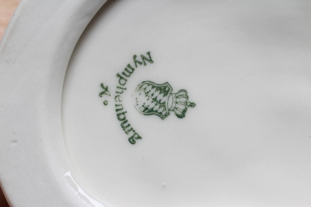 THREE NYMPHENBURG BLANC-DE-CHINE PORCELAIN "FRANKENTHAL HUNT" FIGURES Image