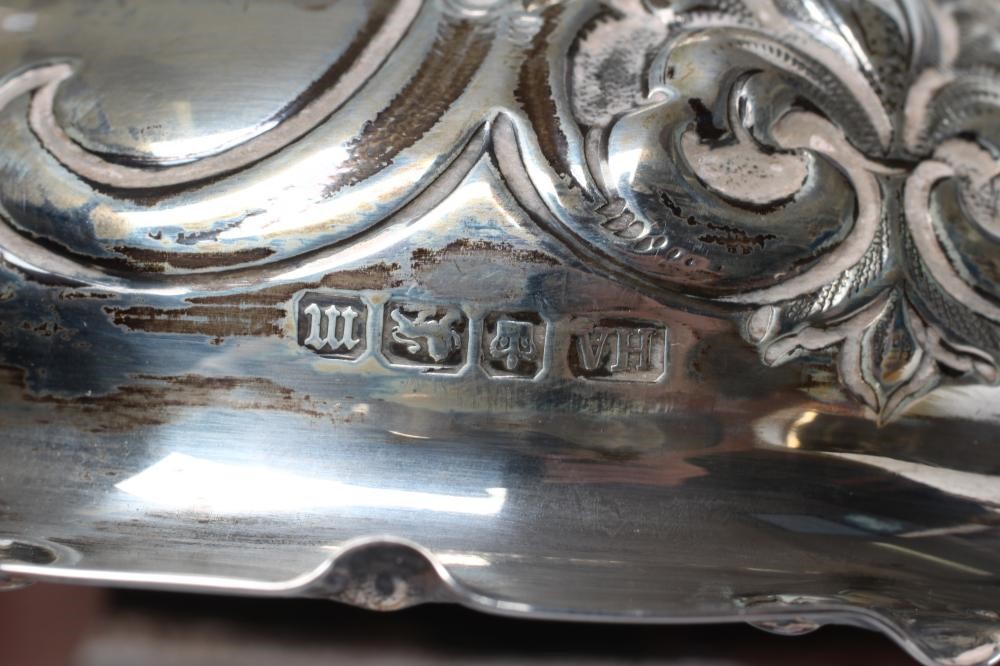 AN EDWARDIAN SILVER SMALL BOWL Image